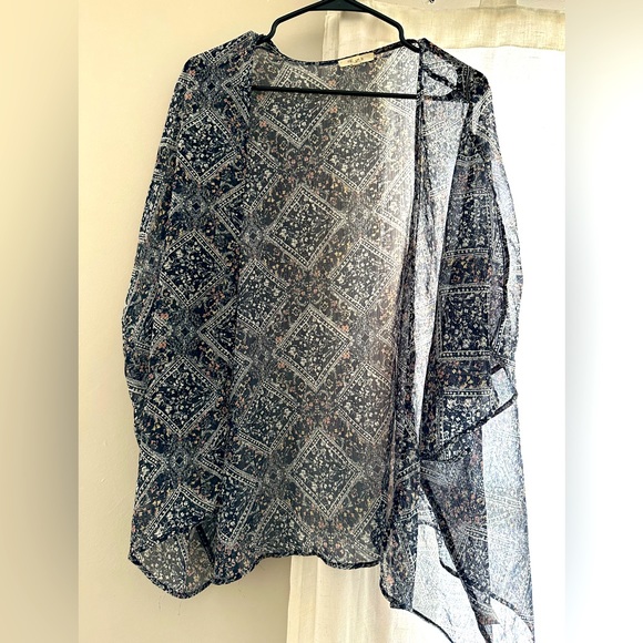 Other - Women’s blue floral print kimono size M